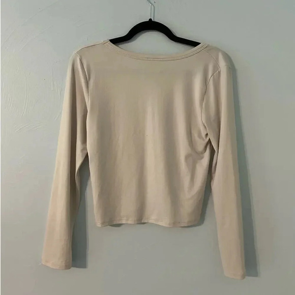 Olivia Rae New York Cropped V-Neck Long-Sleeved Top Size Medium Cream - Picture 2 of 6